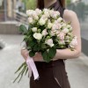 9 нежных кустовых пионовидных роз Энджел Бомбастик 70 см
